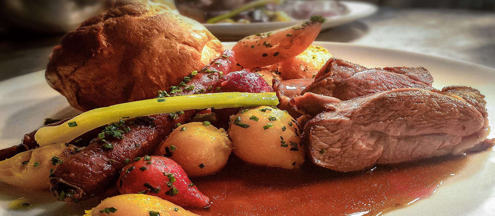 A Taste of Tradition: Book Your Sunday Roast Now at Edina's